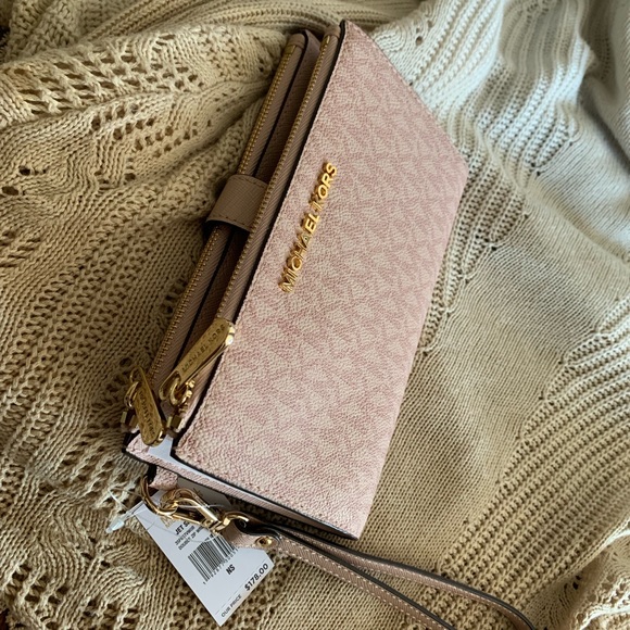 Michael Kors Handbags - Last one 💕 New MK double zipper wristlet 💞